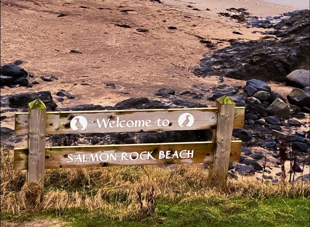 Wooden saying Welcome to Salmon Rock Beach 