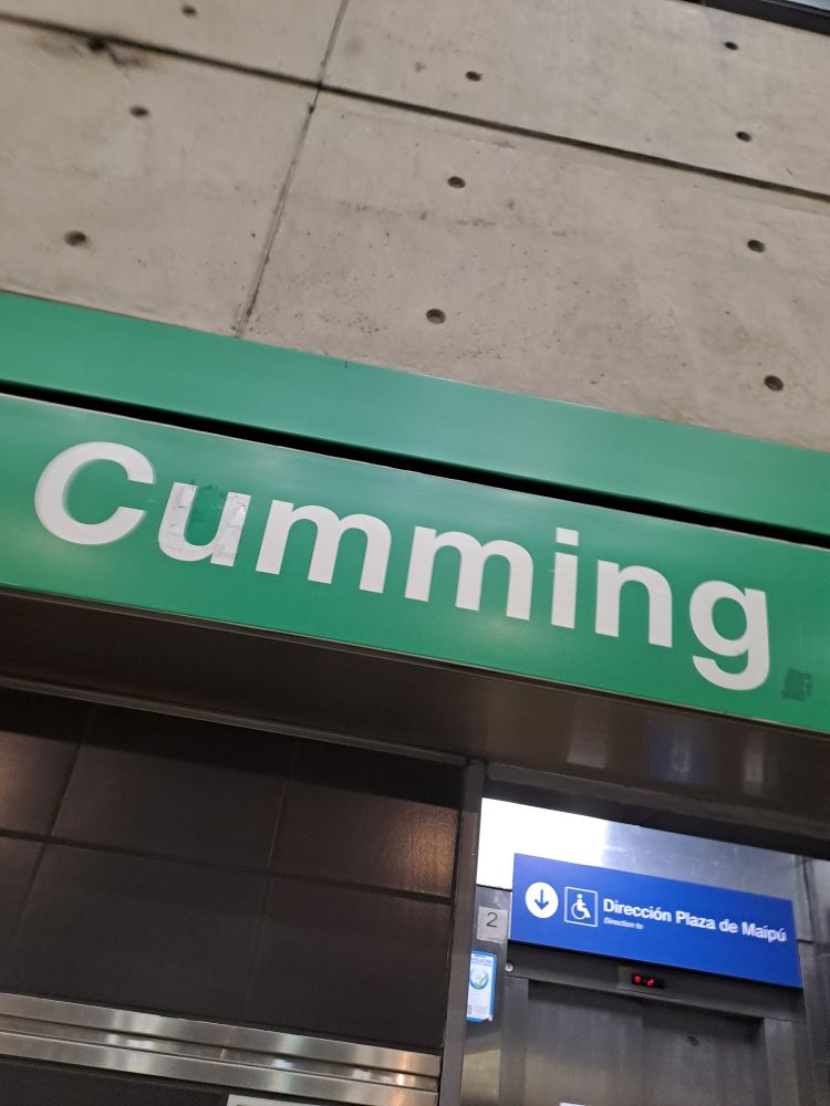 "Cumming" station in the Santiago Metro