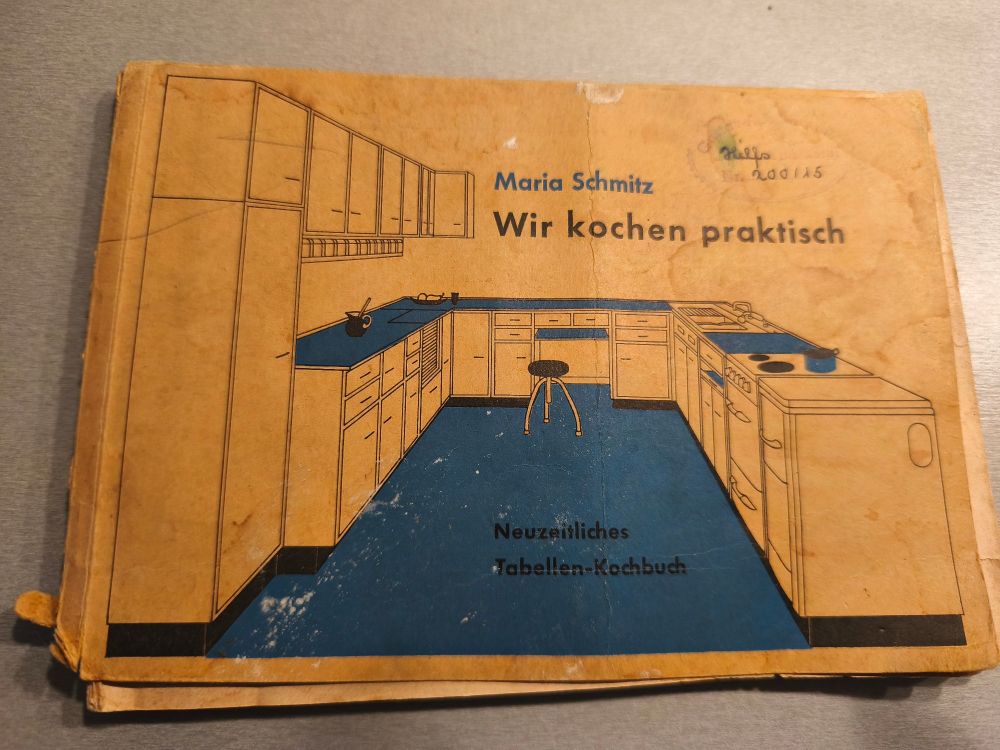 Kochbuch mit dem Titel "Wir kochen praktisch" 