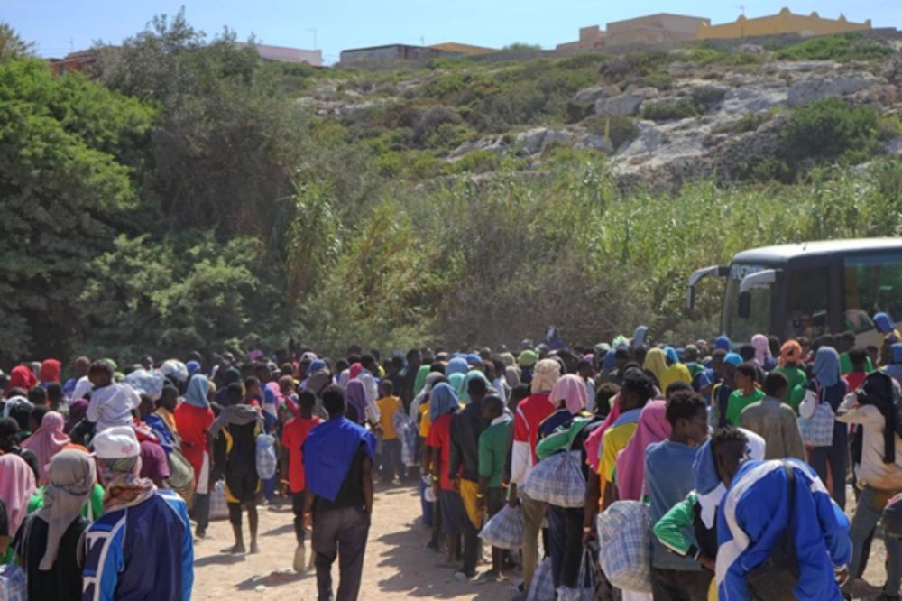 Arrivi a Lampedusa - Solidarietà e resistenza di fronte alla crisi dell'accoglienza in Europa.