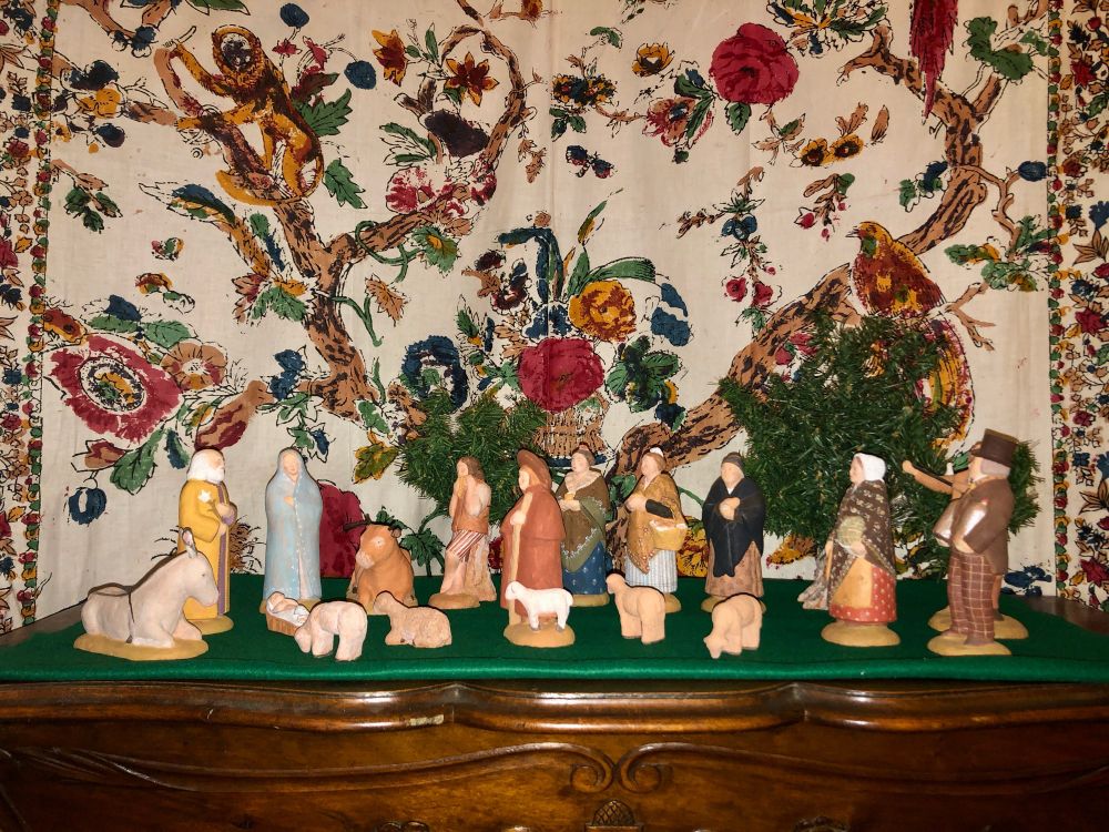 Crèche provençale en terre cuite.