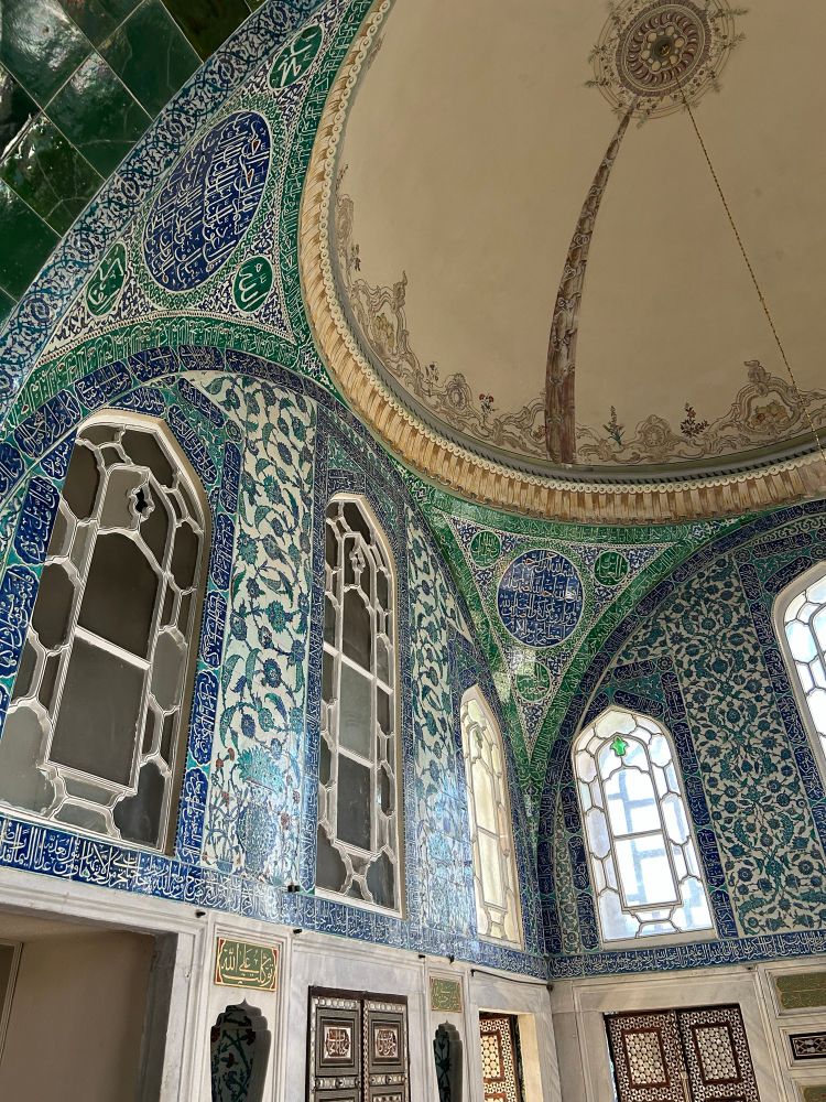 宮殿の青いタイル