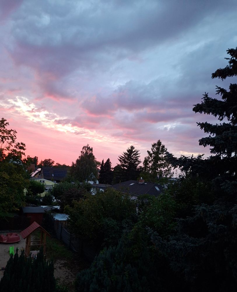 Von der Sonne angestrahlte Wolken in verschiedenen Firmen und Farben! 