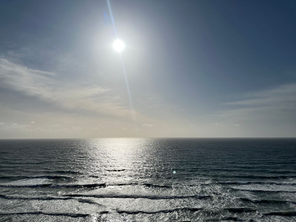 ocean view with the sun in the sky