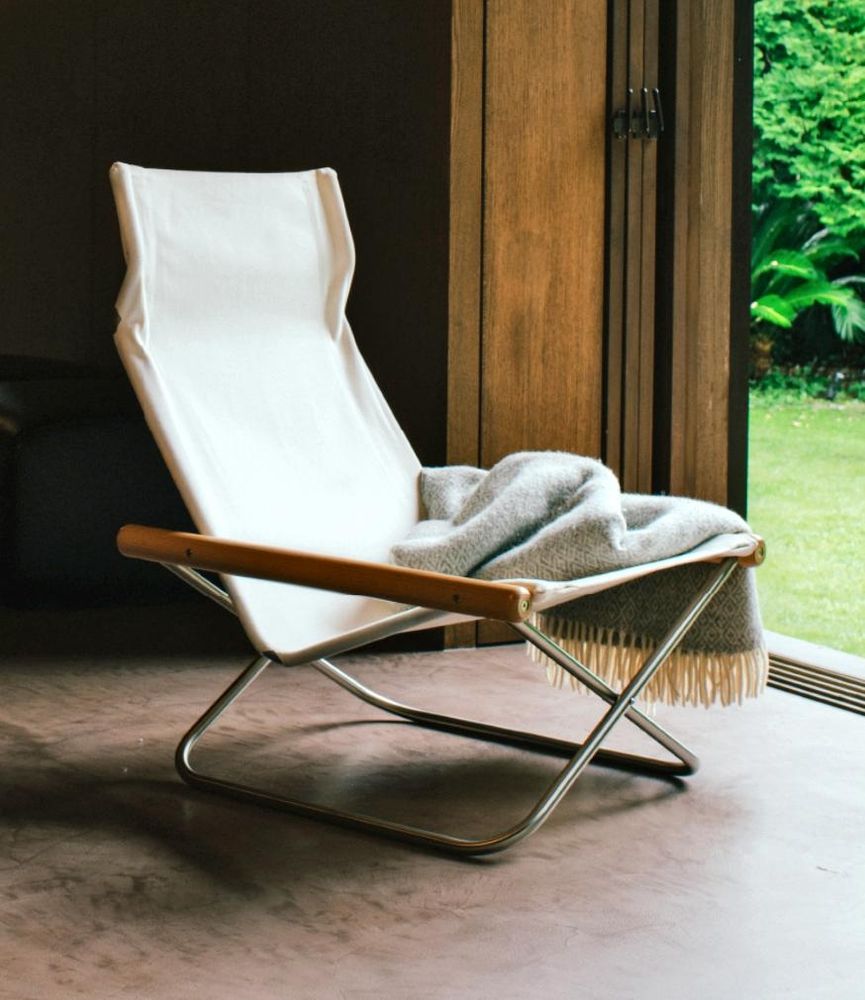 ニーチェアＸというパイプ椅子になります