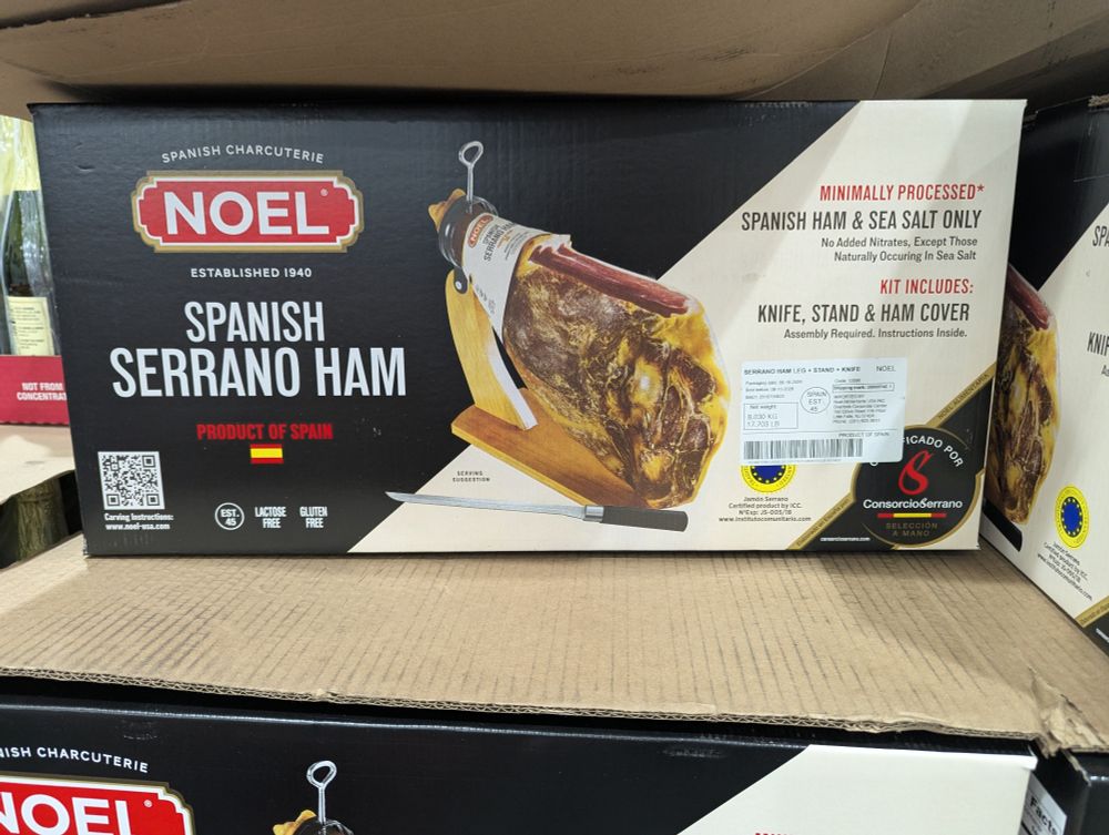 A box of Noel Spanish Serrano Ham