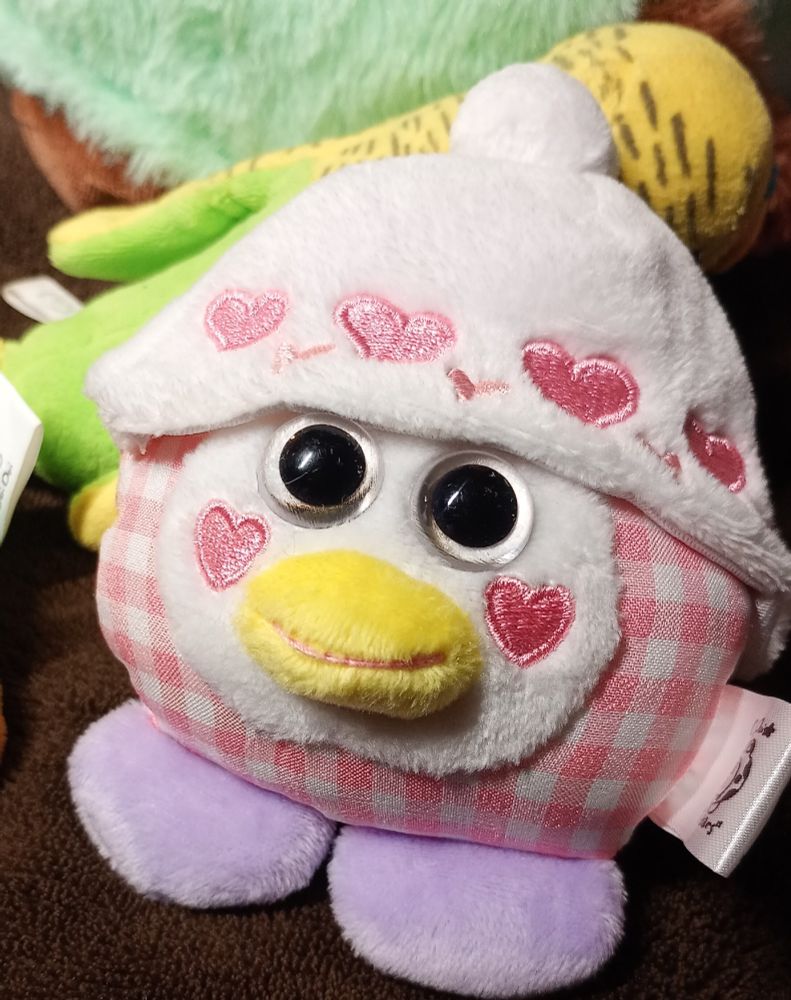 ウィーウィーのぬいぐるみの「スイート・ドリーム」。ほっぺがハートの形に赤くなっていてカワイイ。睡眠用のボウシを被っている。