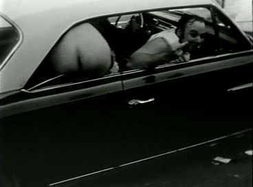Mondo Trasho -- unpleasant mooning incident