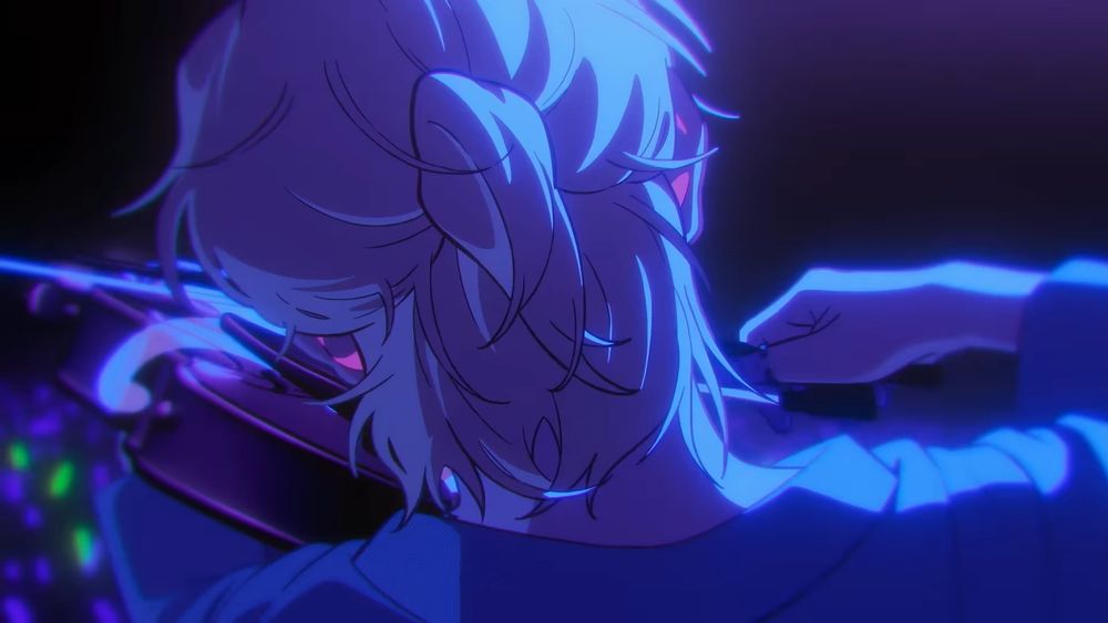 A screenshot from Alien Stage Round 7 showing the back of Luka's head with his hair in half ponytail style while holding a violin and preparing to play it.