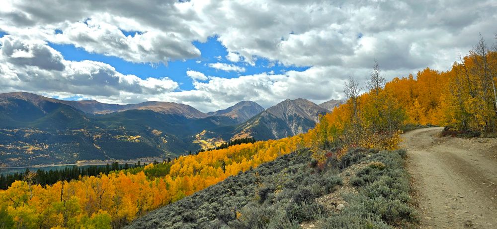 Mount Hope and Rinker Peak in the distance. Twin lakes is visible near the bottom left.