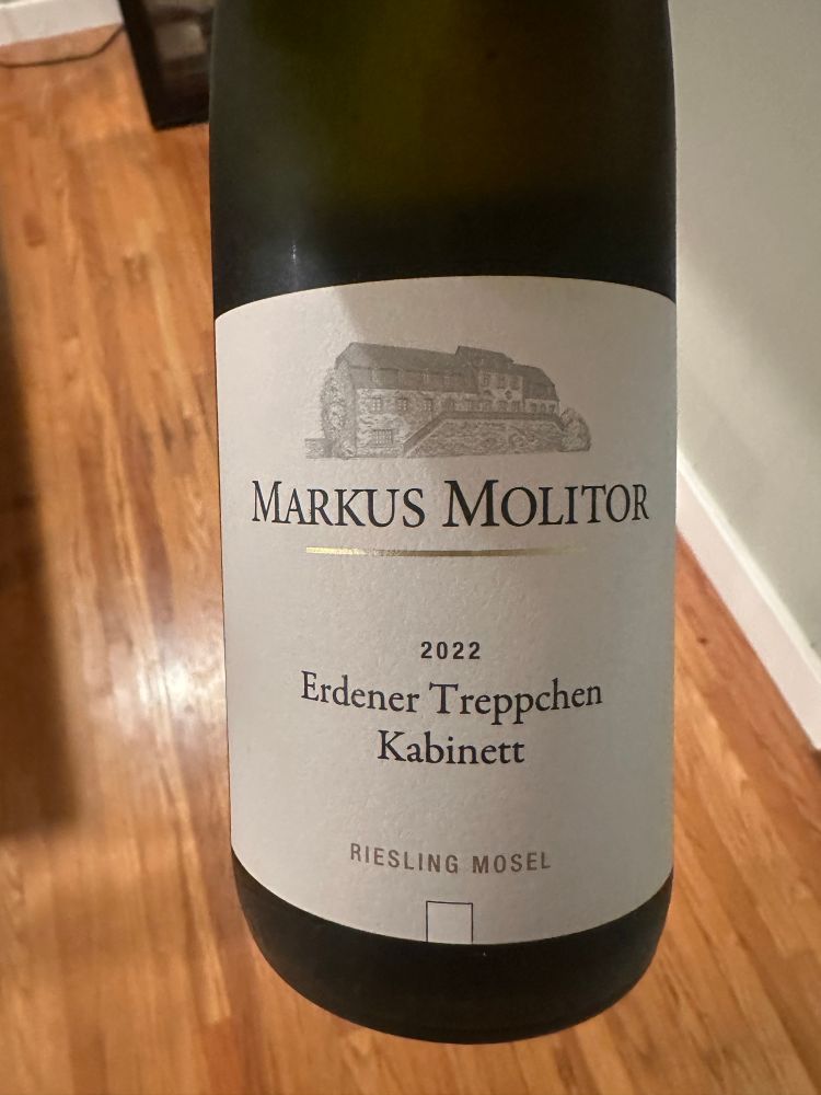 The front of a bottle of Kabinett Riesling from Markus Molitor 2022.  Featuring a drawing of an old building in Black and White behind the Markus Molitor title.

Scanned:

“MARKUS MOLITOR
2022
Erdener Treppchen
Kabinett
RIESLING MOSEL”
