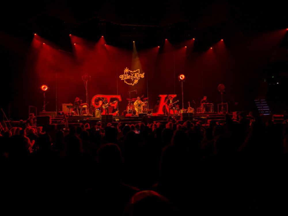 The stage with Elle King and her band mates