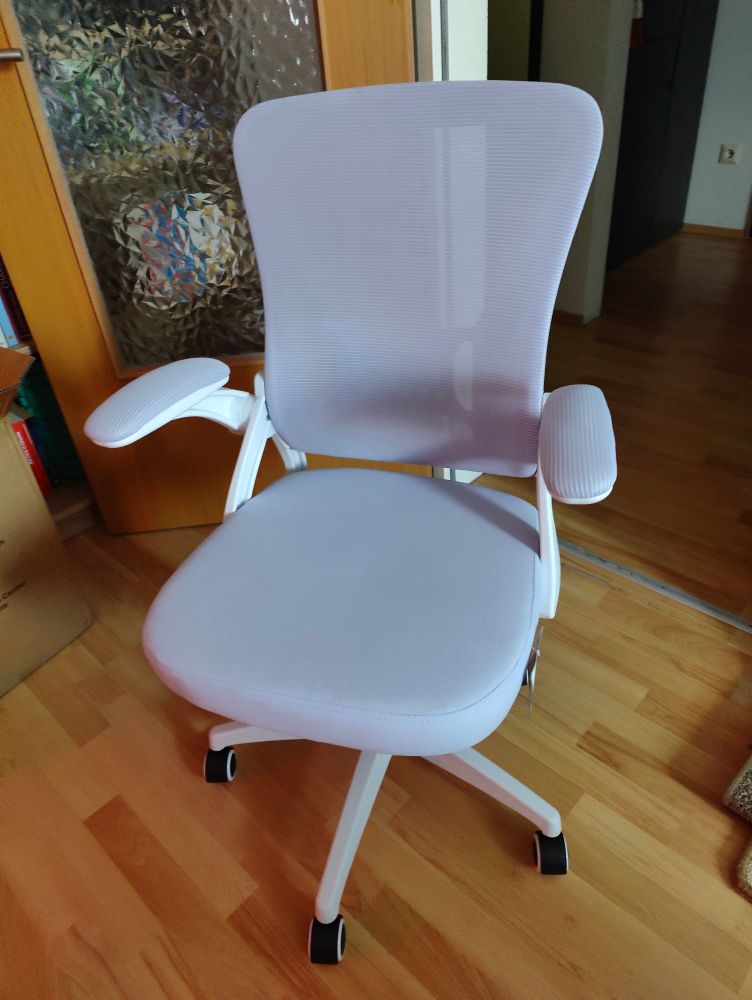 neuer Schreibtischsessel in violett 