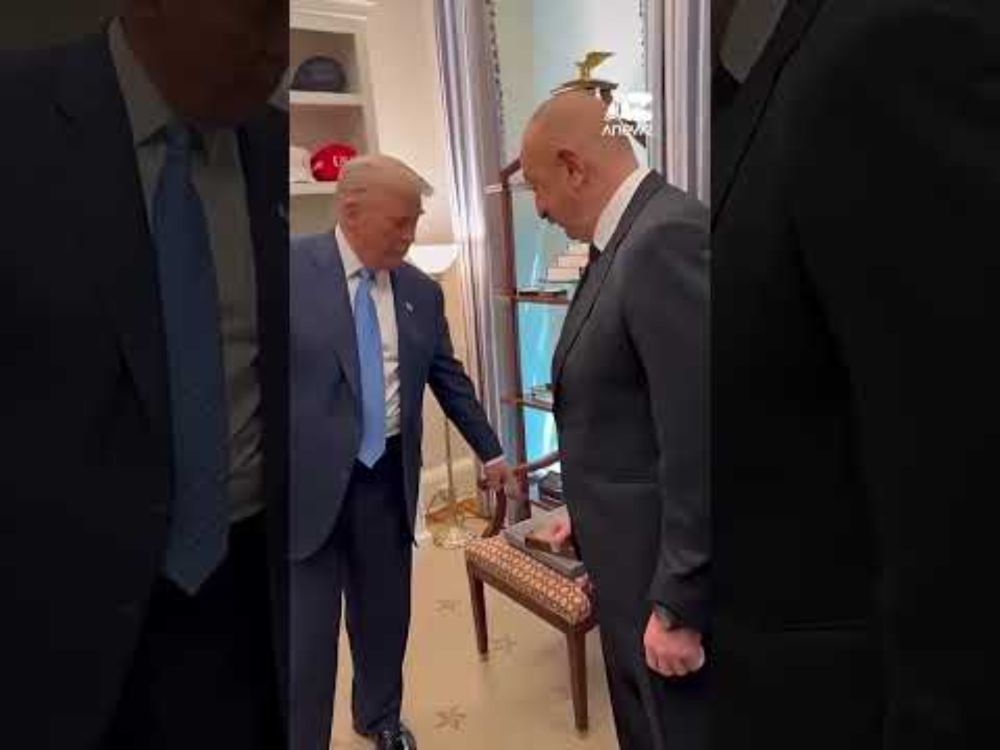Donald Trump shows President Aliyev a "Trump 2028" hat