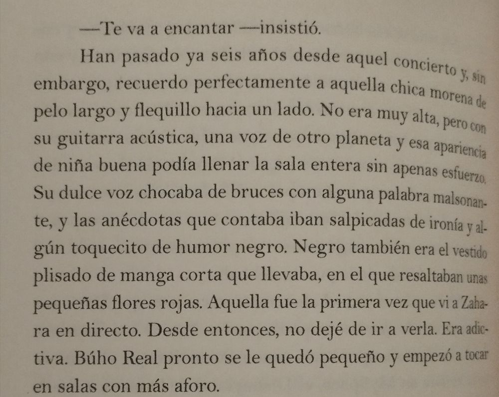 Párrafo que describe el primer concierto en que la protagonista vio a Zahara.