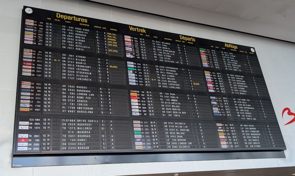 A flip board time table at Brussels Airport