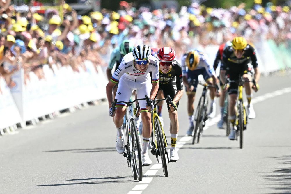 The summary of the seventh stage, won by Tadej Pogacar, back in yellow