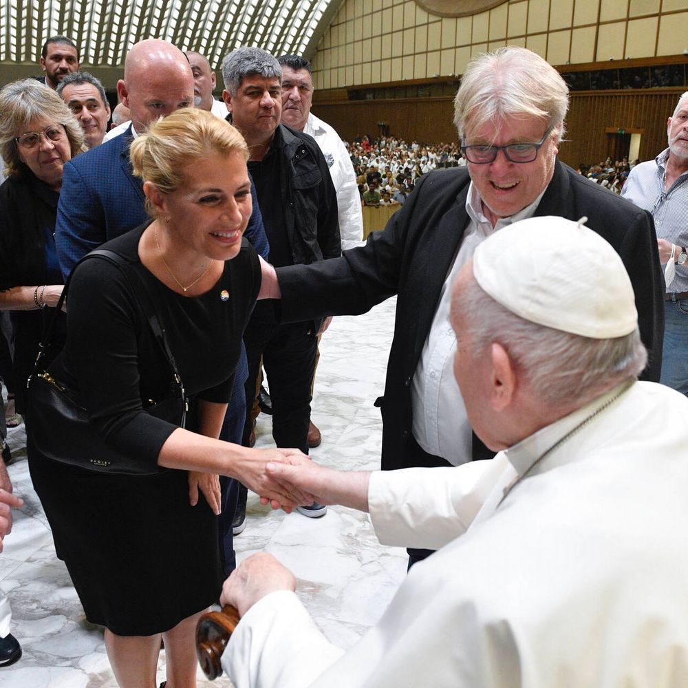 Sara Nelson meeting Pope Francis in the Vatican. 