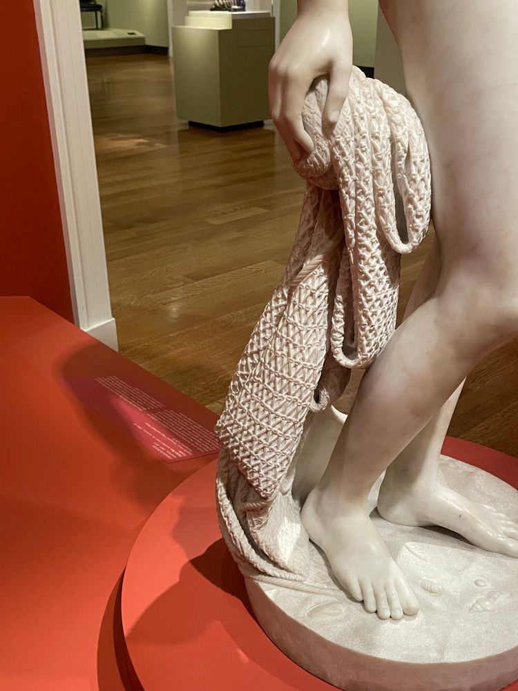 Marble statue with impeccable detail on carved fishing net. Artist even carved sand grains into base. Didn’t post the full statue because he’s a little naked 🫣