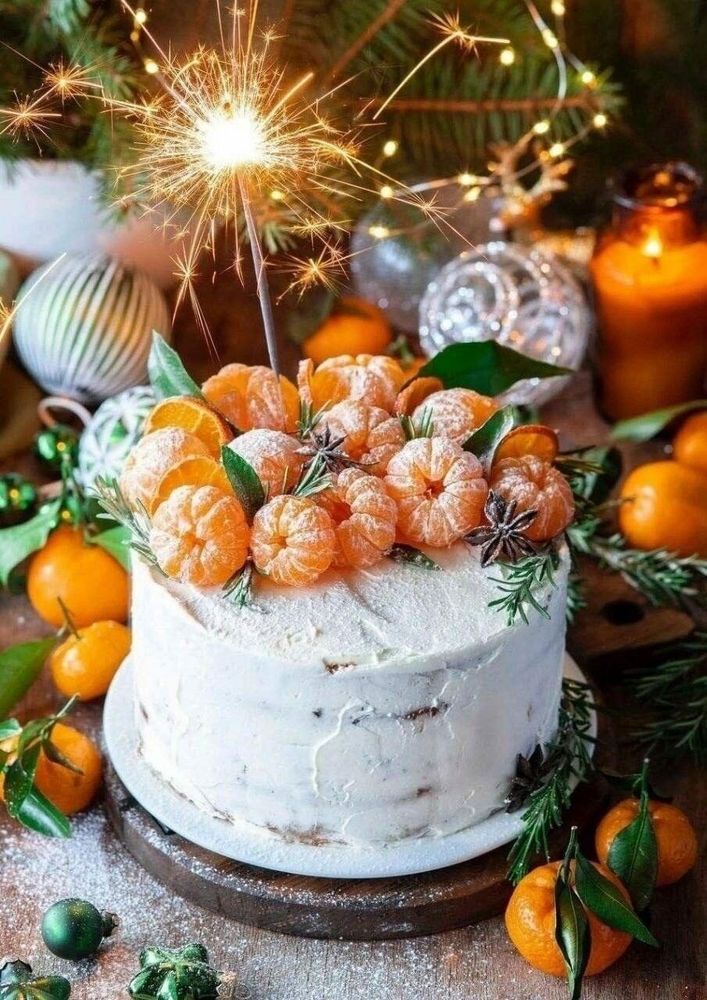 Naked cake with clementines and sparklers 