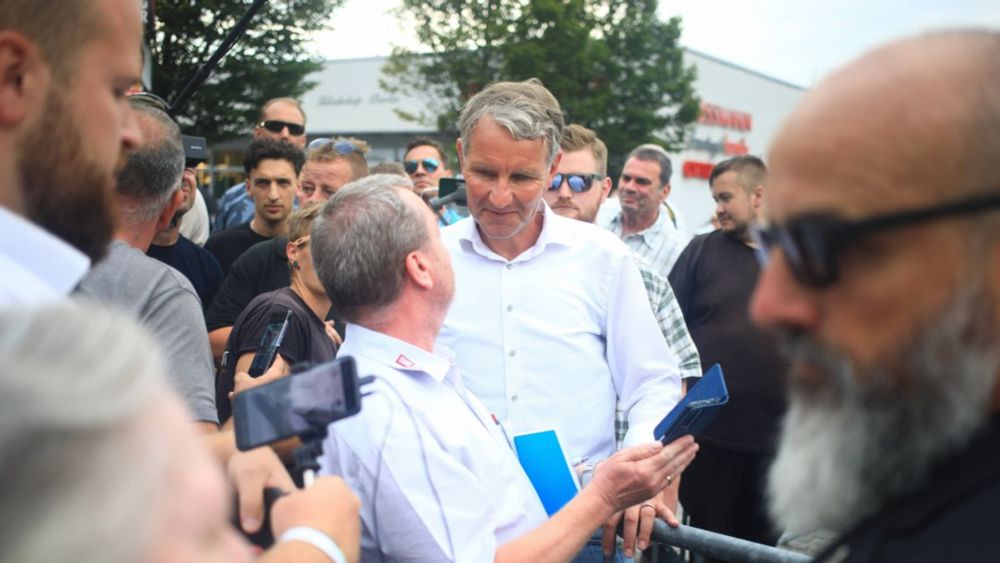 AfD-Bürgerdialog in Jena: 2000 Menschen demonstrieren gegen Veranstaltung und verhindern Auftritt von Björn Höcke