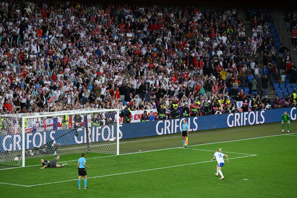 Chloe Kelly scores the winning penalty in the final of the Grifols 2025