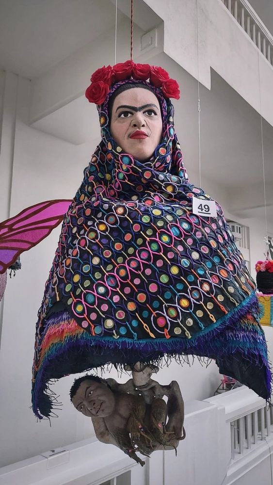 piñata de Frida Kahlo y Diego Rivera 