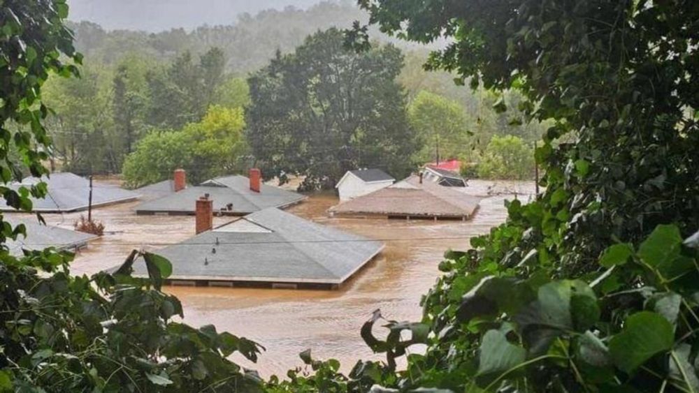 Tormenta Helene arrasa con ciudades enteras en Carolina del Norte