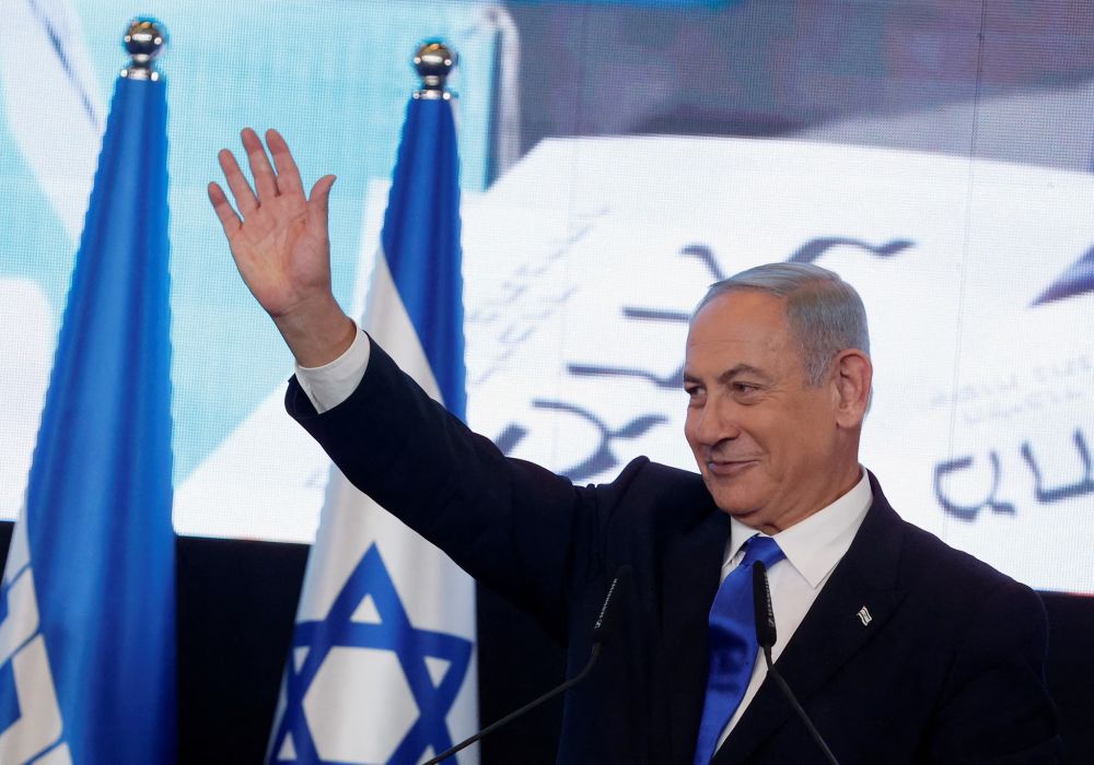 Benjamin Netanyahu waving