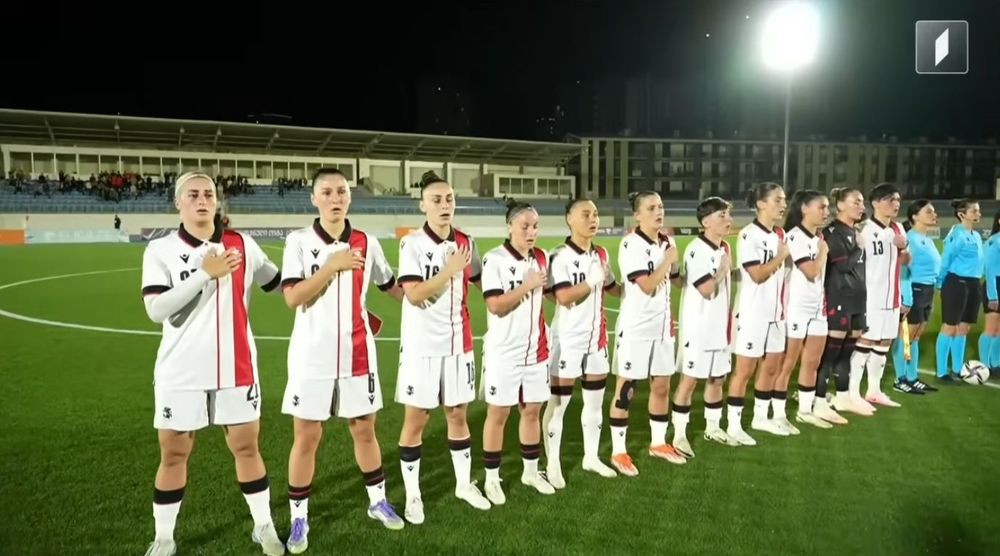 Georgia squad lined up during national anthem