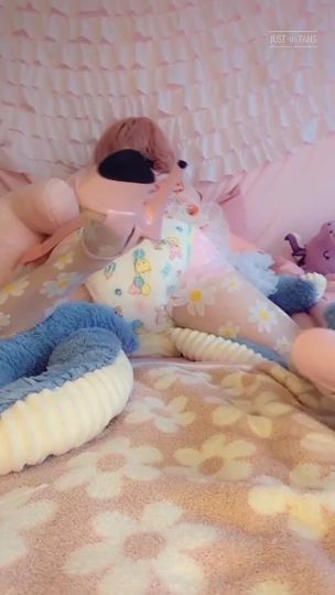 Someone just subscribed to my JustFor.Fans page. You should too! justfor.fans/DaisyDemure?Source=NewFanBlueSky