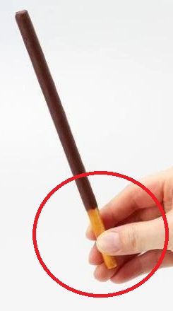 Showing how to hold and then eat a Pocky.
