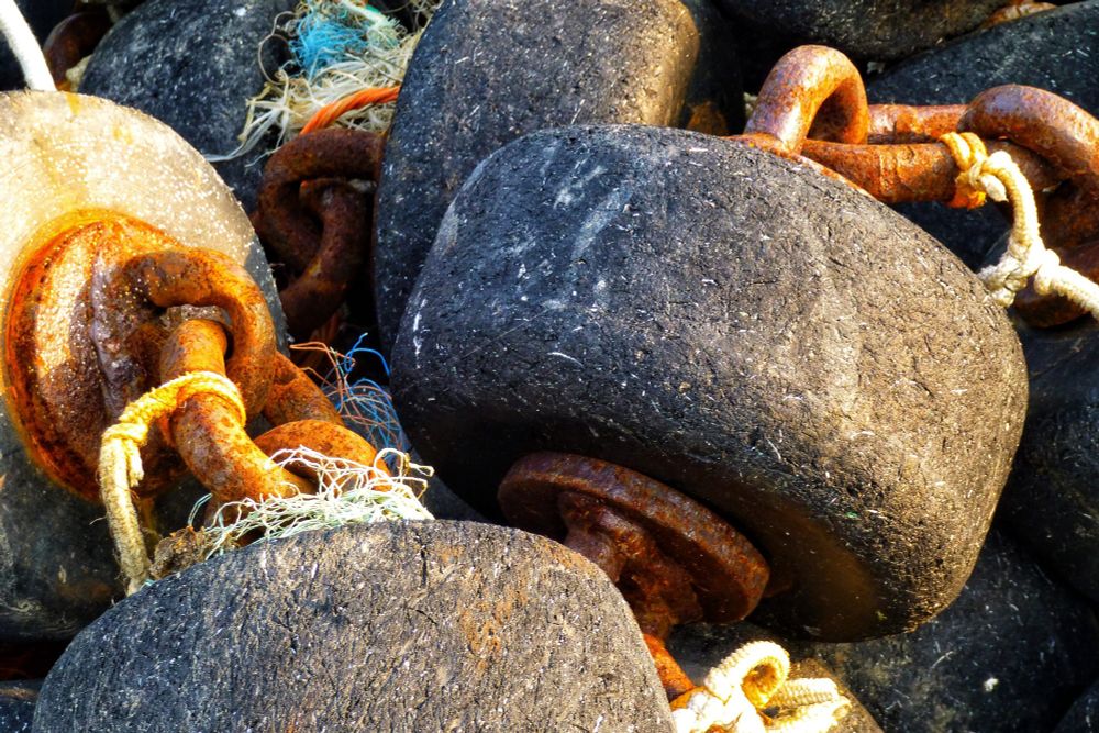 Rostige Fischernetzgewichte
