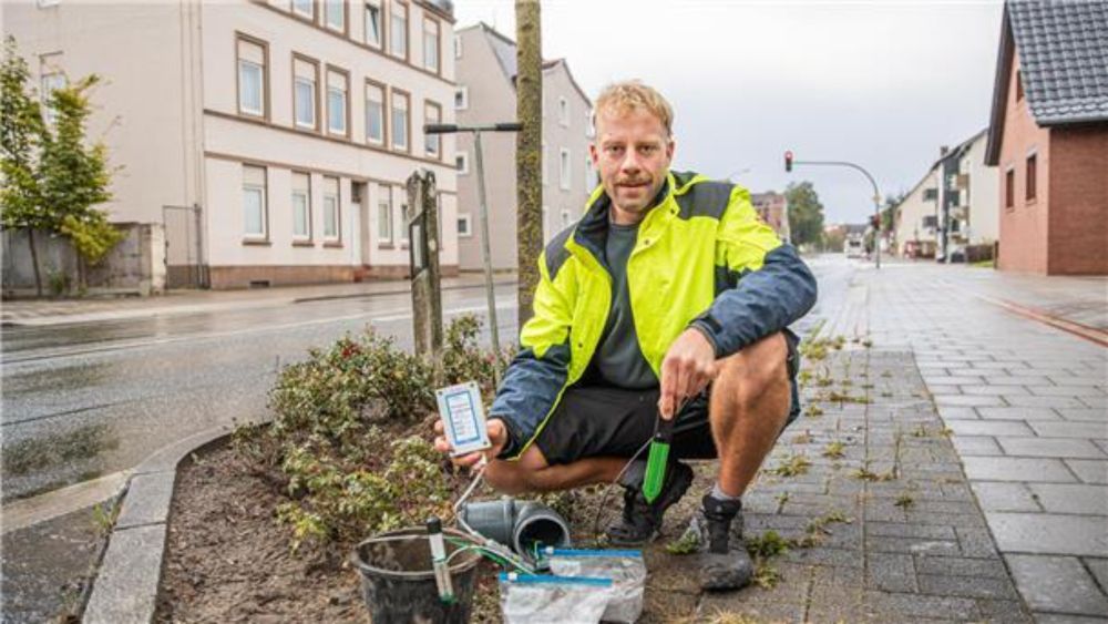 Wenn durstige Bäume Alarm funken: Sensoren helfen Bremerhavener Gartenbauamt