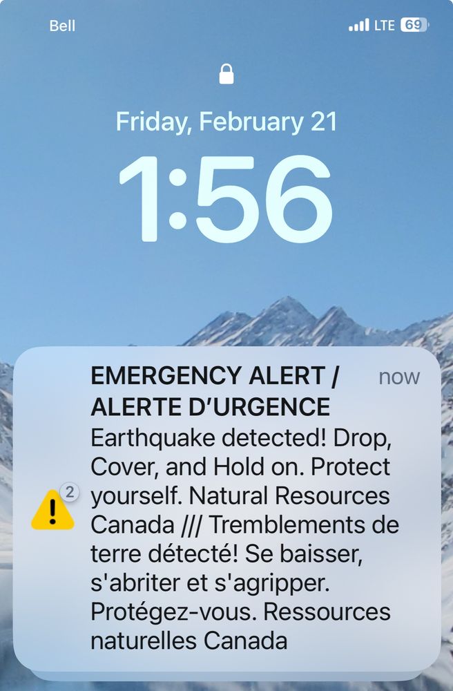 Alert from Canadian government saying there is an earthquake; drop and take cover. Message in English and French. 