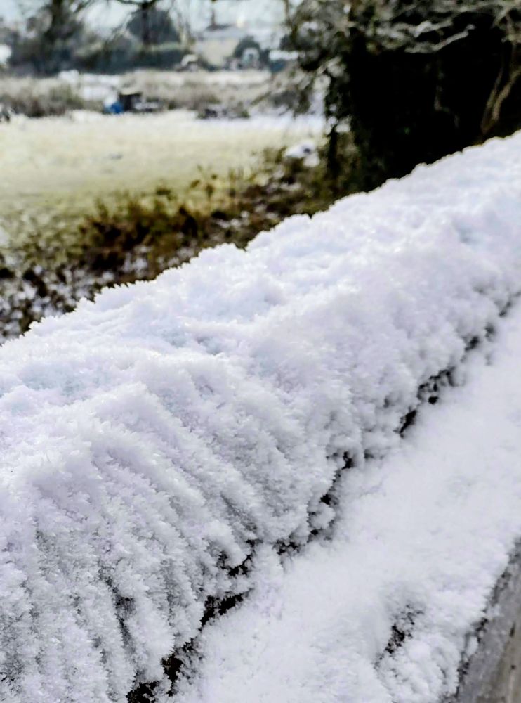 It nice and crispy crystals snow cold and crunchy on the wall