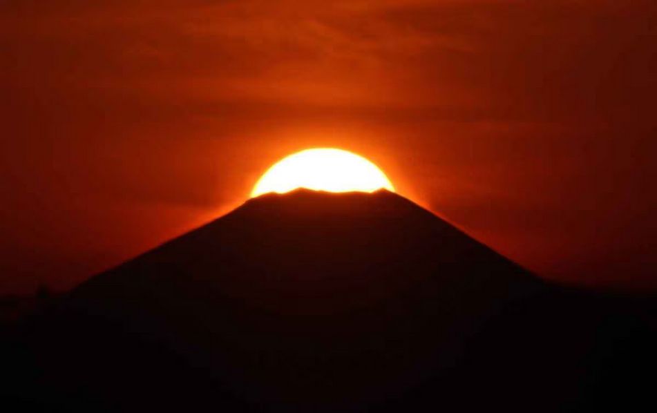 A sunset Diamond Fuji, viewed from Tokyo Skytree