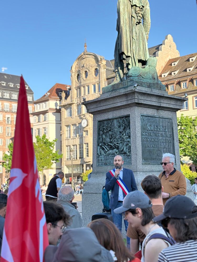 Rassemblement en hommage à Aboubakar Cissé, place Kléber