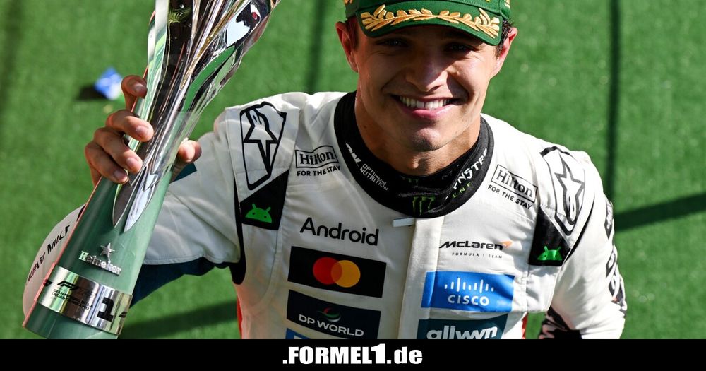 Lando Norris mit dem Siegerpokal von Mexiko 2025
