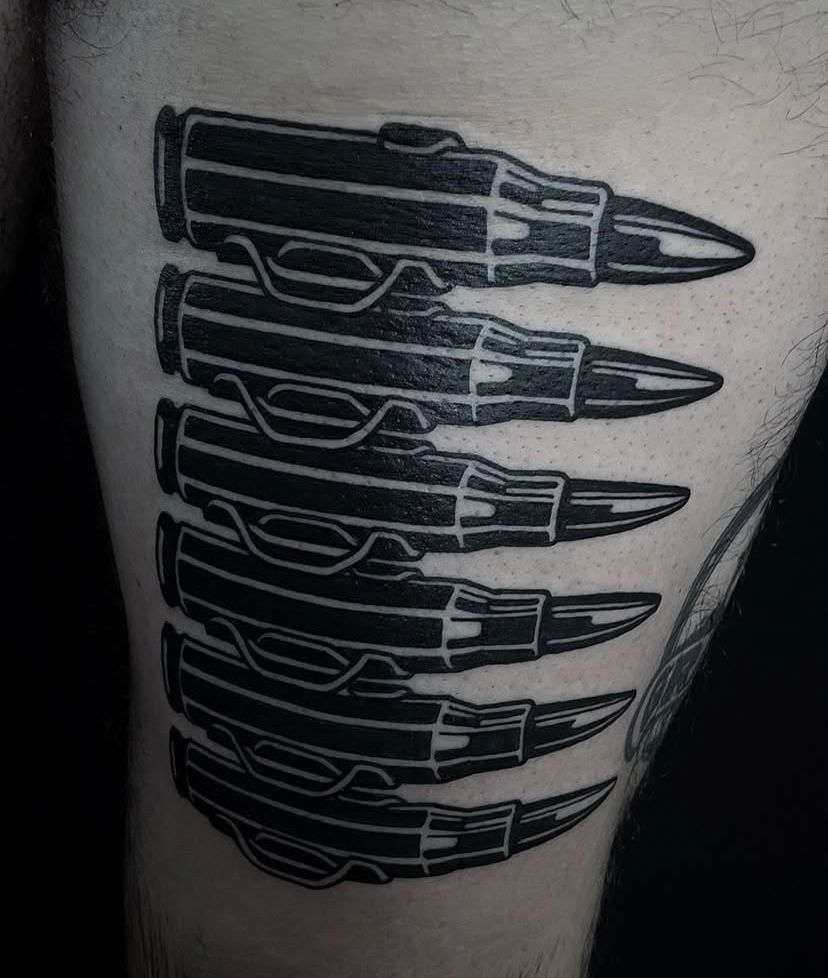 bulletchain for robi <3
.
.
.
#blacktattoo #blacktattooart #blxckink #darkartists #onlyblackart #germantattooers #blackworkers #tattooartist 
#traditional #traditionaltattoo #blackworktattoo #blackwork #tattoo #tattoos #inked #fyp #foryoupage 

#mönchengladbach 
#saintblacktattoo