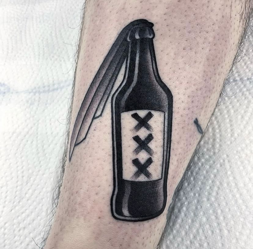 molotov cocktail for fabi <3
.
.
.
#blacktattoo #blacktattooart #blxckink #darkartists #onlyblackart #germantattooers #blackworkers #tattooartist 
#traditional #traditionaltattoo #blackworktattoo #blackwork #tattoo #tattoos #inked #fyp #foryoupage 

#mönchengladbach 
#saintblacktattoo