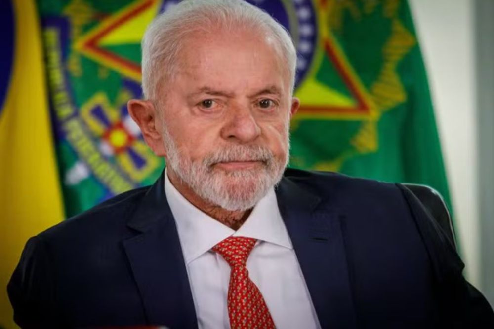 Presidente Lula se recupera após queda e seguirá agenda no Palácio do Planalto