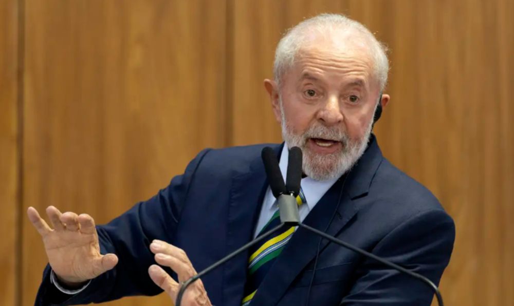 Avião de Lula enfrenta problema técnico e retorna ao México