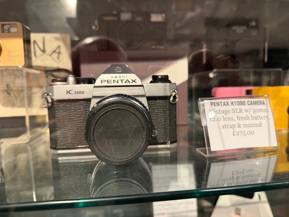 PENTAX K1000 CAMERA
Tintage SLR w/ 50mm 12.0 lens, fresh battery, strap & manual
£275.00