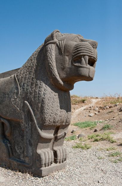 The sculpture is seen in profile with the head and chest dominating. The sculpture, whilst large, appears neat and compact, its short legs and paws are drawn in and there is no width in the shoulders. There is sharpness and detail to the features of the lions face. The eye, snout and whiskers are sharply defined. The ear, I think that’s what it’s meant to be, is folded or braided and resembles a horn that extends beneath the lions jawline. It looks a little like an Iron Age torc. Whilst its mouth is agape, the impression is not a fearsome one. Whilst I don’t wish to be facetious, the lion aesthetically does bear a passing resemblance to the characters in the Hanna-Barbera cartoon series Top Cat. That might not be a common association however!