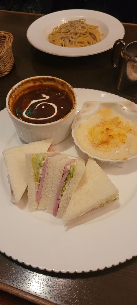 ロンドンティールームのビーフシチュー
グラタン
ハムサンド