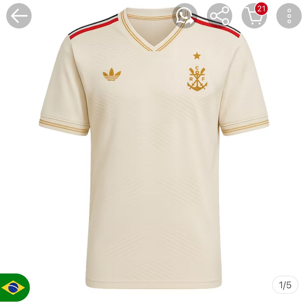 Printscreen da tela de um aplicativo de compras com uma imagem do novo uniforme do Flamengo para o ano de 2025. É uma camiseta marfim, com escudo do time e logo da adidas em dourado. Acompanha linhas em vermelho e preto nos ombros da camiseta, com colarinho dourados.