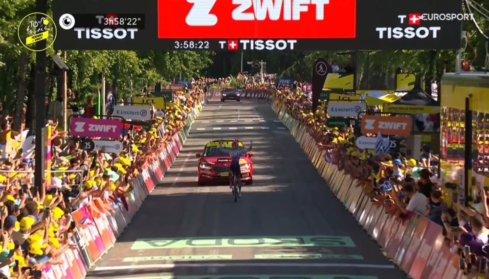 Maeva Squiban wins in front of huge crowd