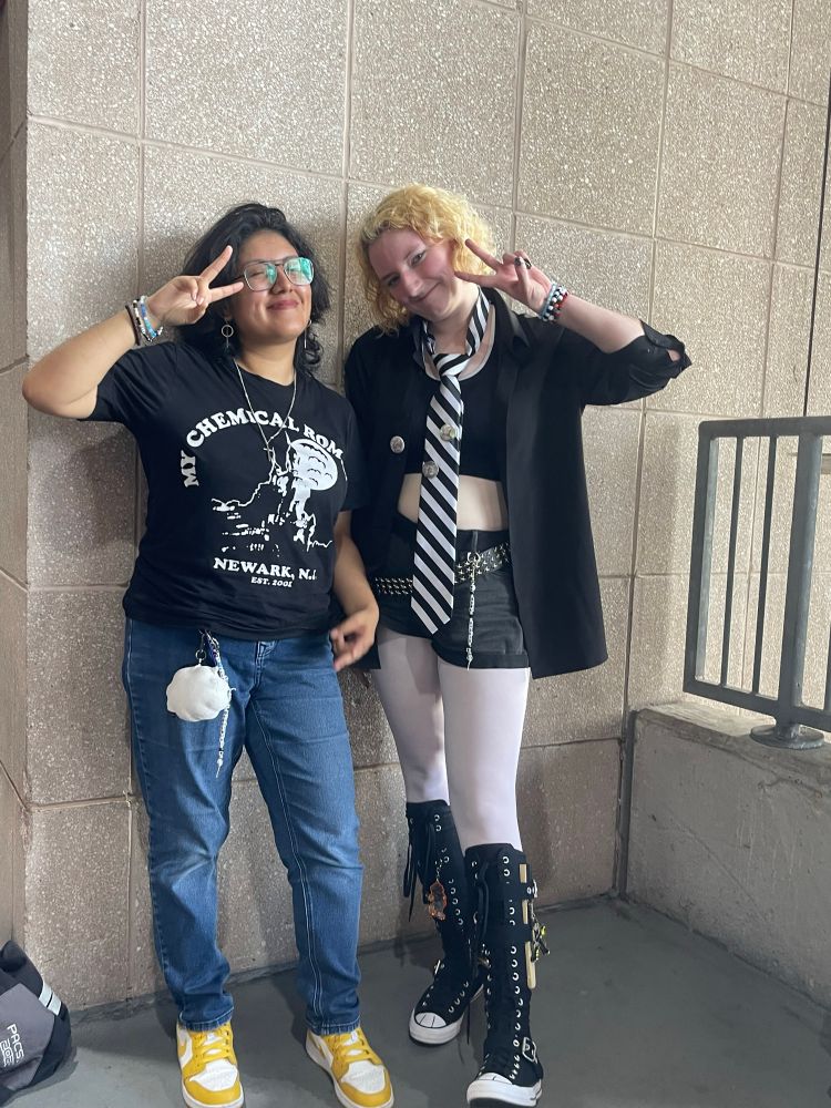 me and my newest best friend kathie doing a little peace sign together before the tampa show