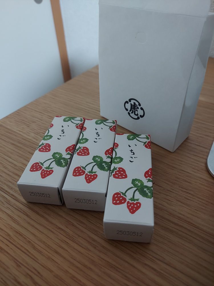 とらやのいちごようかん(三本)